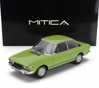 Modellino in scala Mitica verde, design coupé classico, esposto con il marchio Vroomi per collezionisti
