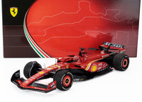Modellino in scala Ferrari F1 rosso con loghi sponsor, esposto davanti alla scatola brandizzata — Vroomi