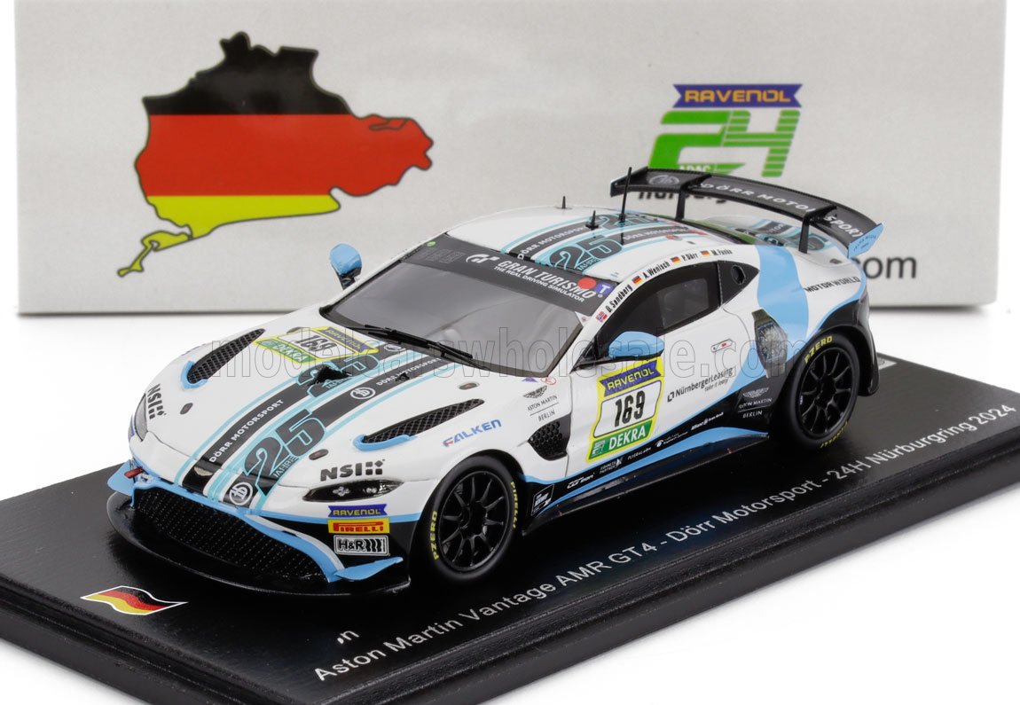modellino in scala modellino Martin Vantage AMR GT4 Dörr Motorsport, disponibile in questo negozio, con livrea da gara su espositore