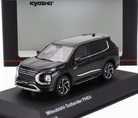 Modellino in scala Mitsubishi Outlander PHEV nero di Kyosho, esposto su base Vroomi per collezionisti