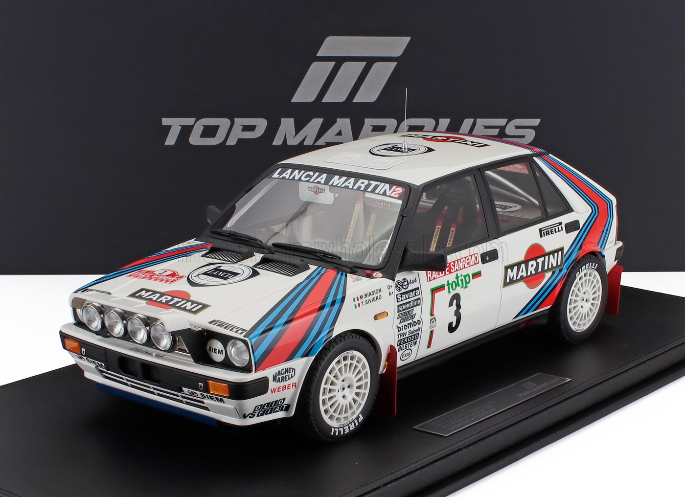 LANCIA | DELTA 4WD TEAM MARTINI RACING (night version) N 3 WINNER RALLY SANREMO 1987 MIKI BIASION - TIZIANO SIVIERO - CON VETRINA - WITH SHOWCASE