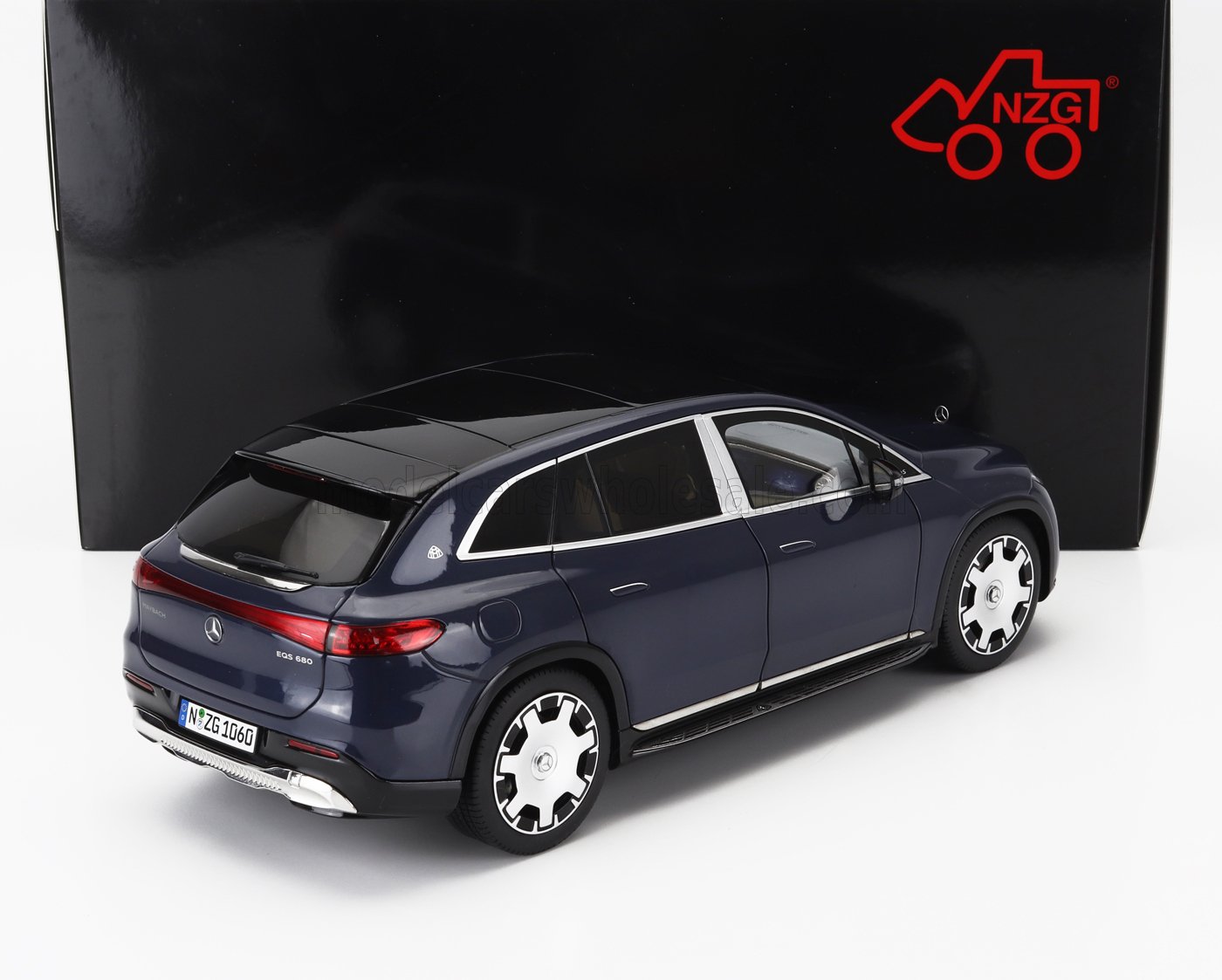 MERCEDES BENZ - MAYBACH EQS 680 (Z296) SUV 2024 - AZUL SOLDALITH Maqueta de coche en Vroomi