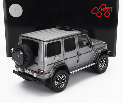 MERCEDES-BENZ - G-KLASSE G63 4x4 AMG 2023 - PLATIN MAGNO GREY Schaalmodel op Vroomi