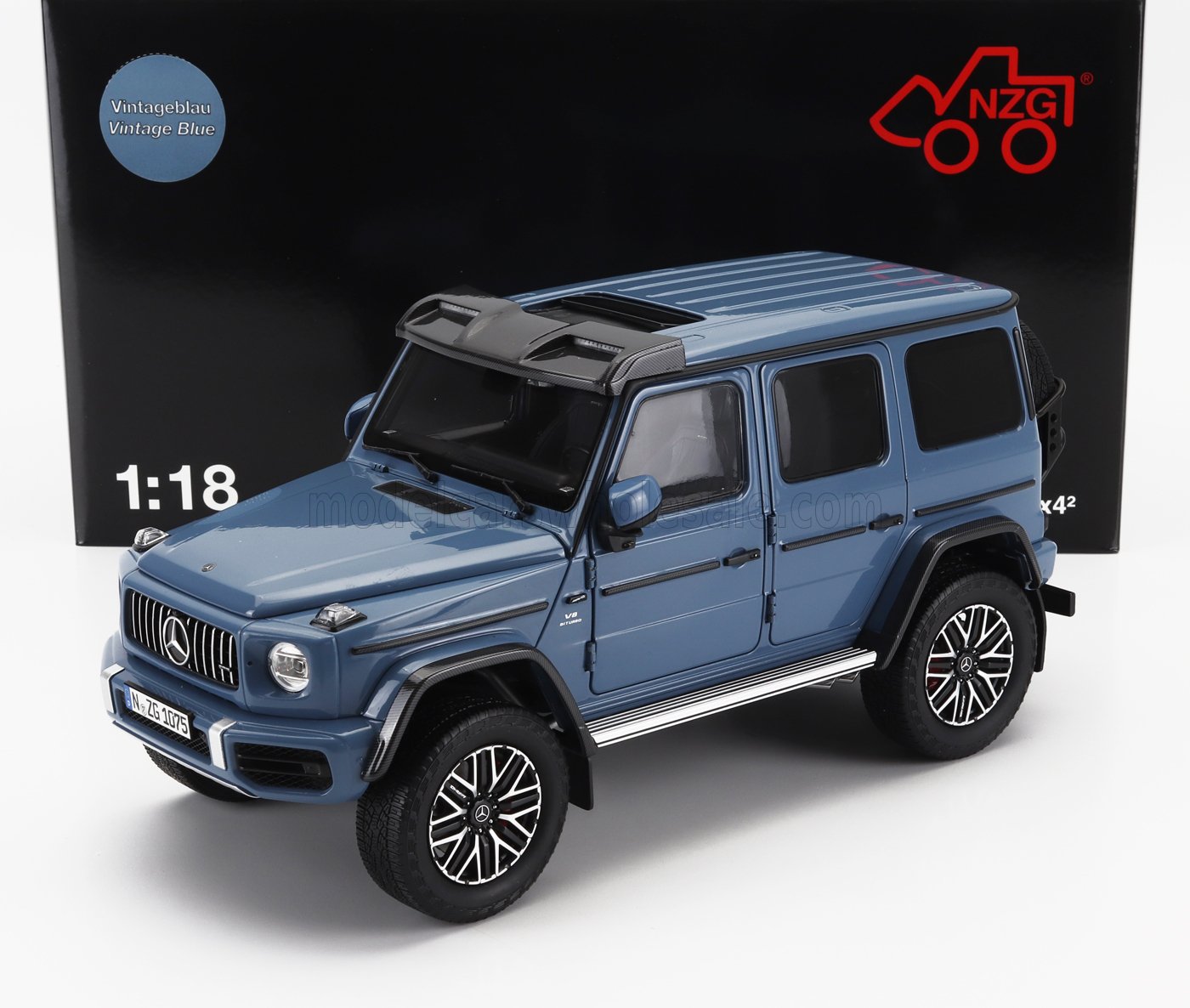 MERCEDES-BENZ - G-KLASSE G63 4x4 AMG 2023 - VINTAGE BLUE Schaalmodel op Vroomi