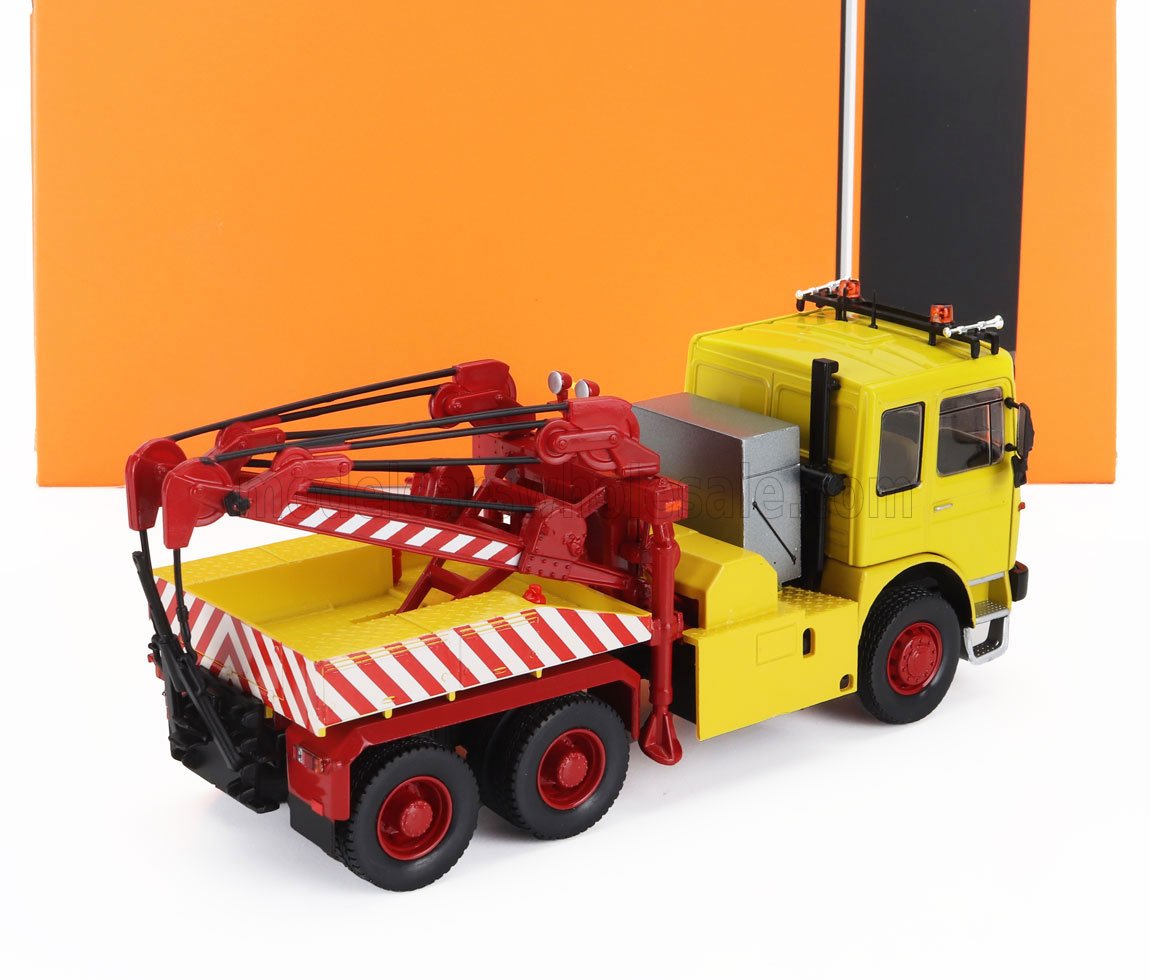 MAN F8 26.281 Tractor Truck 3-Axle Wrecker Road Service 1982 IXO Models 1:43 scale model - image 2