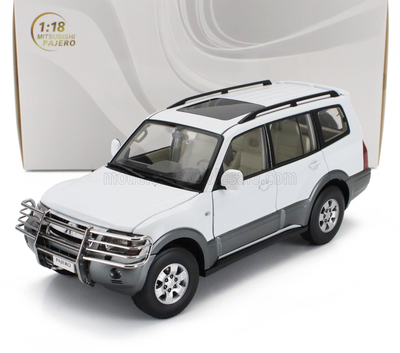 1:18 Mitsubishi Pajero white scale model SUV with bullbar, available at Vroomi for collectors