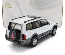 1:18 scale Mitsubishi Pajero die-cast model car, white SUV, available at Vroomi for collectors.