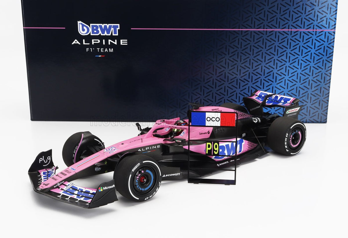 Voiture miniature F1 Alpine Team BWT rose et noire par Vroomi, avec logos BWT et Ocon détaillés