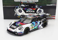 Coche a escala Porsche 911 GT3 R con decoración KÜS Team Bernhard, en Vroomi