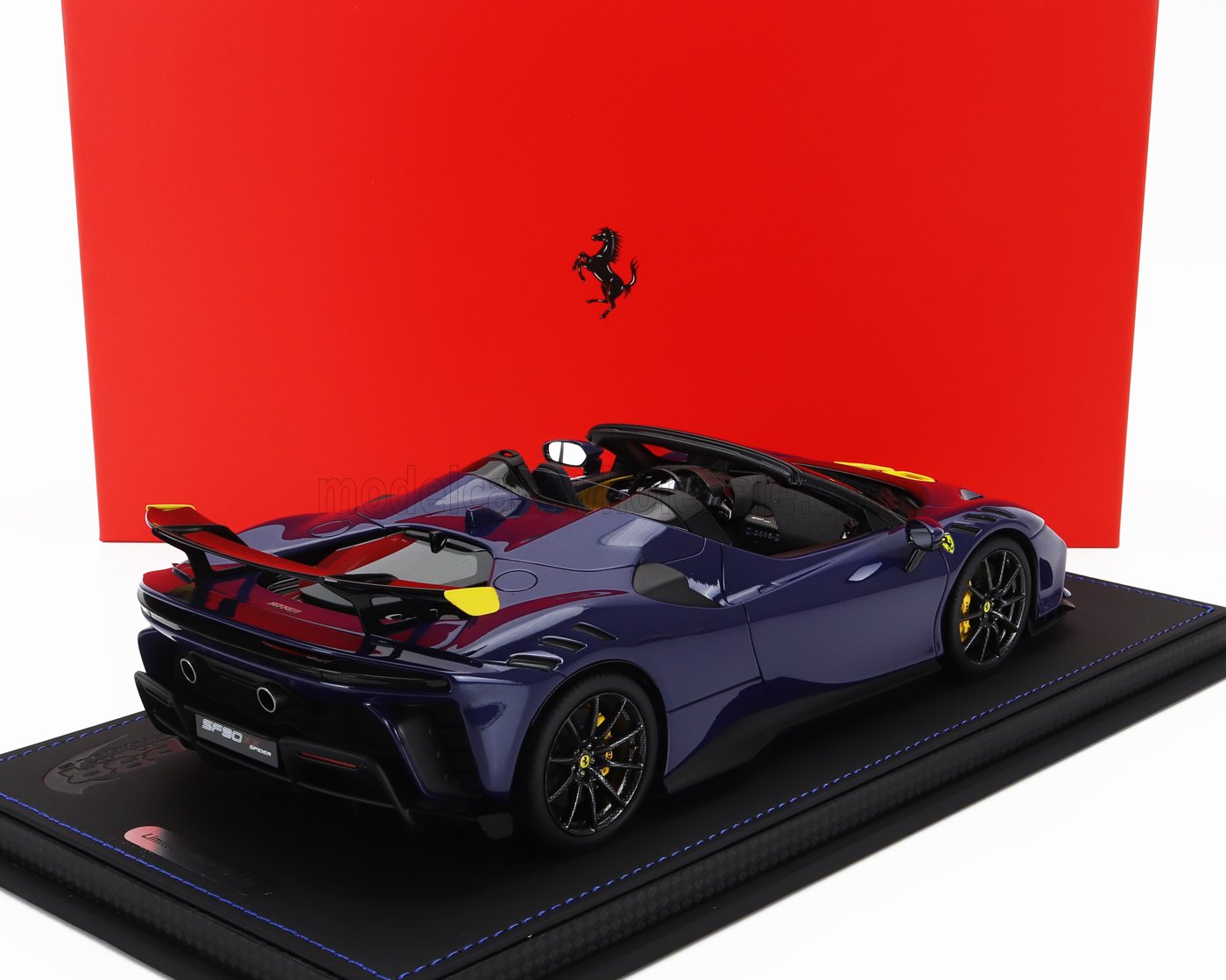 FERRARI | SF90 XX STRADALE SPIDER 2024 - CON VETRINA - WITH SHOWCASE