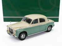 Modellino in scala classico bicolore verde e crema di Vroomi, esposto con la confezione originale.