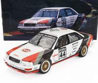 Coche a escala Audi quattro de competición DTM con decoración DEKRA número 44 y llantas doradas, expuesto con caja — Vroomi