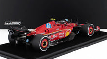 FERRARI - F1  SF-24 TEAM SCUDERIA FERRARI N 55 2nd ABU DHABI GP 2024 CARLOS SAINZ - LAST FERRARI RACE  - CON VETRINA - WITH SHOWCASE - RED WHITE BLACK