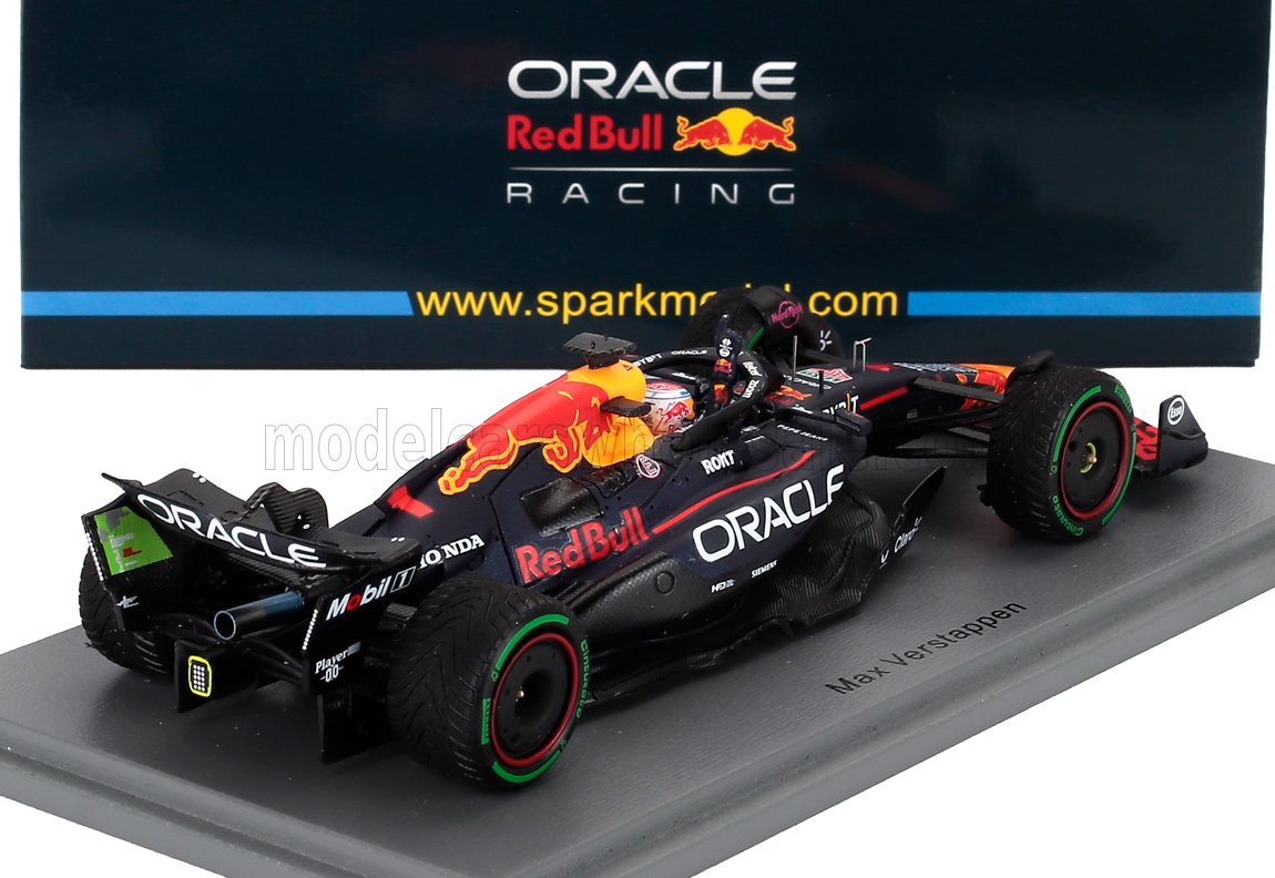 Oracle Red Bull Racing F1 scale model car by Vroomi, Max Verstappen 1/18 replica with detailed livery