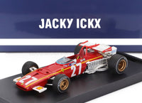 Coche a escala Ferrari 27 de Jacky Ickx, réplica Fórmula 1 roja con neumáticos Firestone, en Vroomi