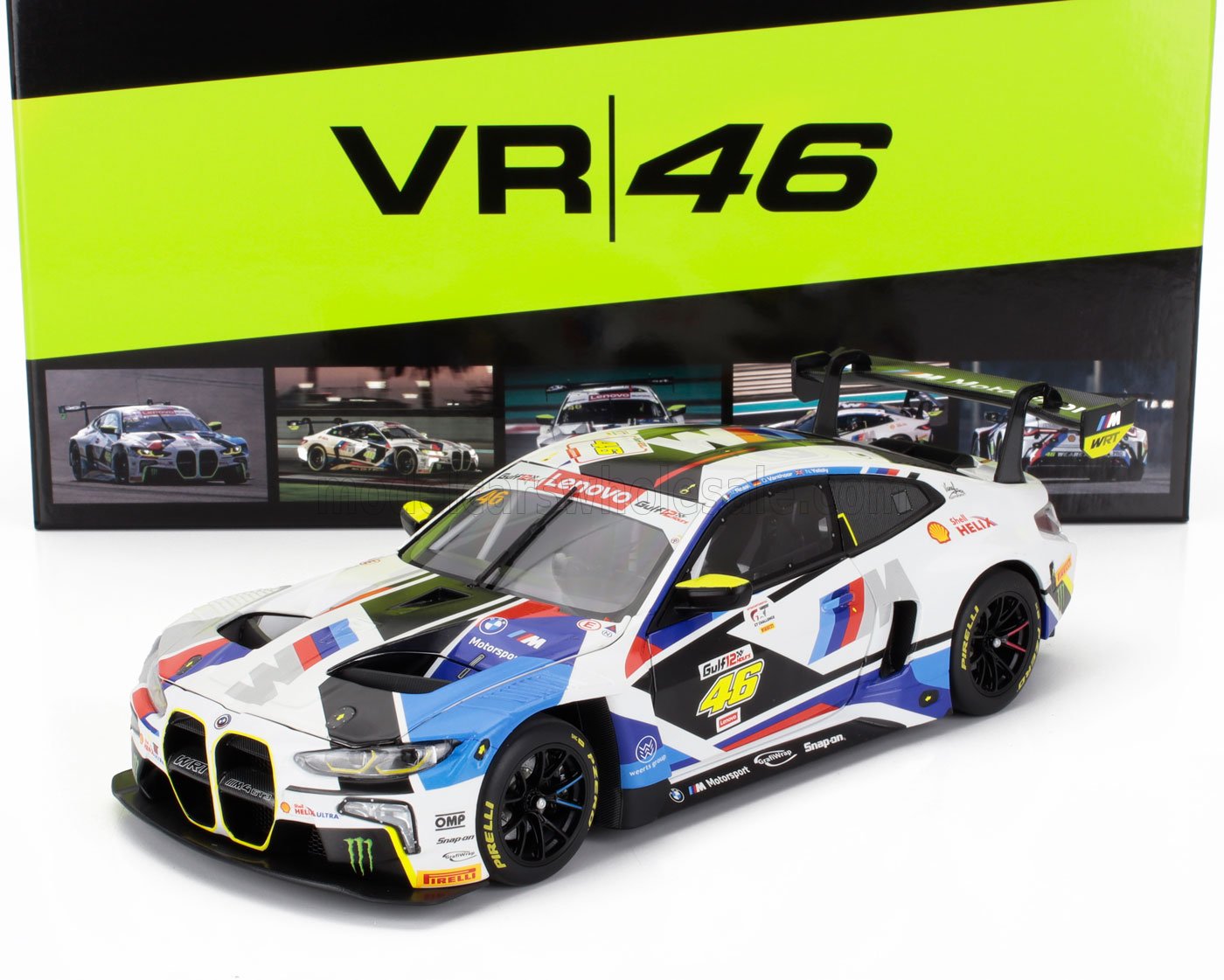 Coche a escala VR46 BMW M4 GT3 de Vroomi, con decoración de competición y neumáticos Pirelli.
