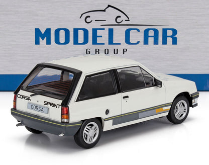 modellino Opel Corsa Sprint 1/18 bianco modellino strisce grigie e gialle, disponibile da Vroomi