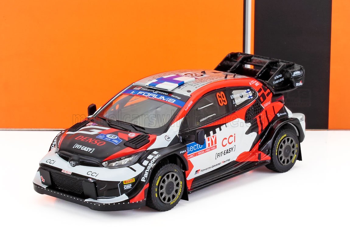 Voiture miniature Toyota Gazoo Racing WRC avec livrée détaillée, présentée chez Vroomi pour les collectionneurs