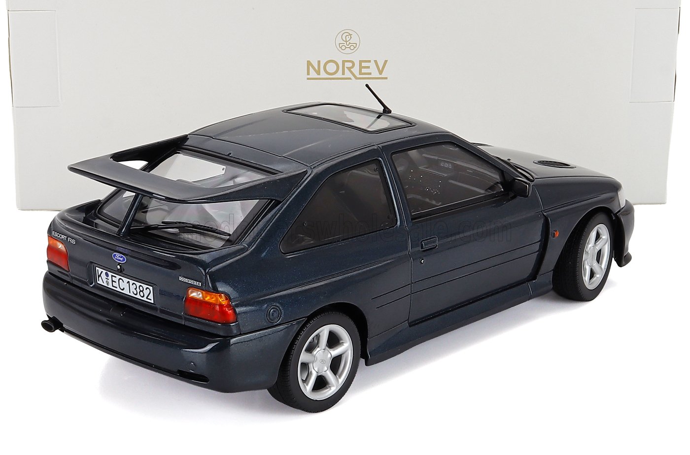 FORD ENGLAND - ESCORT COSWORTH 1992 - GREEN Scale model car on Vroomi