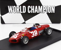 Modellino in scala rosso #38, su base nera, sfondo 'CAMPIONE DEL MONDO', Vroomi