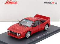 Modellino in scala Lancia Rally 037 Stradale 1982 rosso di Schuco, esposto su base Vroomi