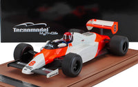 Coche a escala McLaren MP4/1C 1983 GP de EE.UU. naranja y blanco de TecnnoModel, expuesto en Vroomi