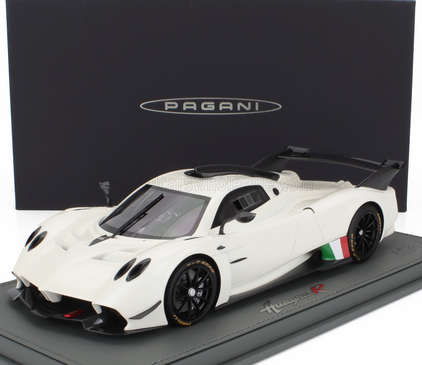 PAGANI | HUAYRA R 2021 - CON VETRINA - WITH SHOWCASE | BIANCO BENNY - BLACK
