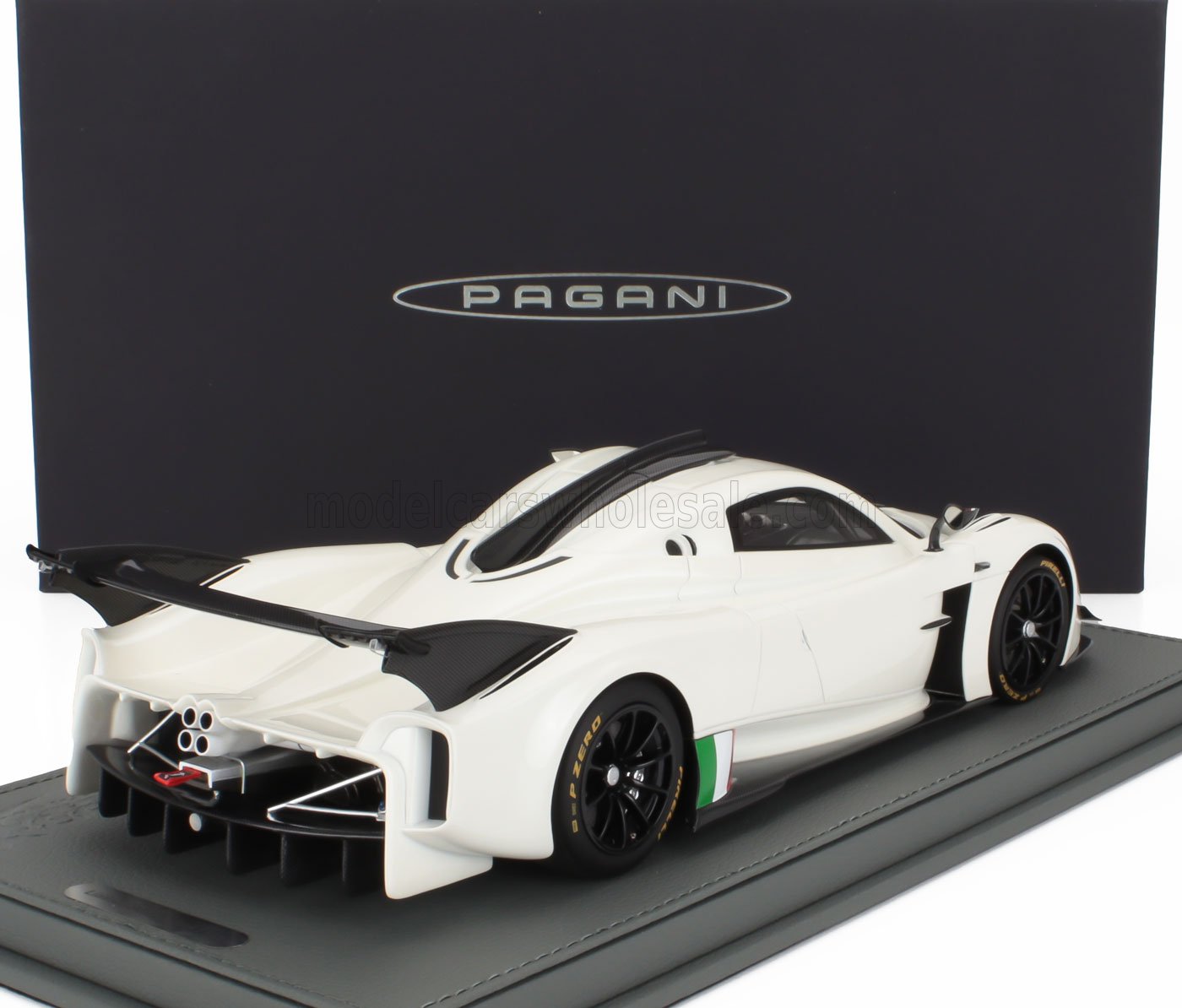 PAGANI | HUAYRA R 2021 - CON VETRINA - WITH SHOWCASE | BIANCO BENNY - BLACK