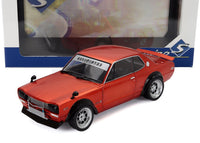 Modellino in scala Nissan Skyline rosso con decalcomanie personalizzate, presentato da Vroomi per collezionisti