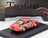 Voiture miniature 1:43 rouge, numéro de course 49, présentée sur socle noir avec fond Trofeu — Vroomi