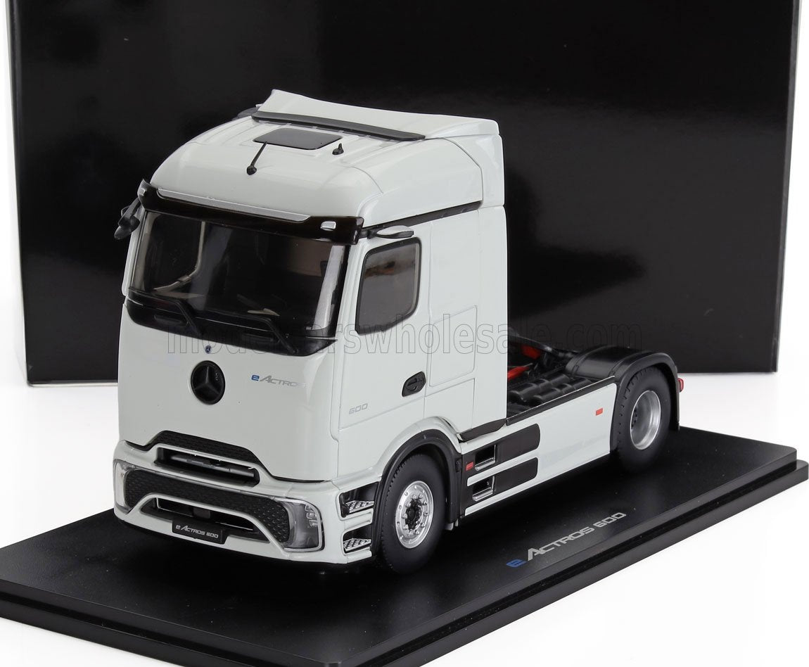 MERCEDES BENZ - E-ACTROS 600 TRACTOR DE DOS EJES 2025 - BLANCO Maqueta de coche en Vroomi