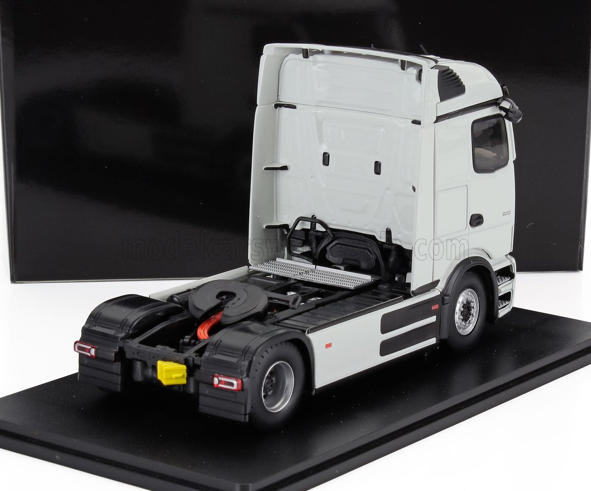 MERCEDES BENZ - E-ACTROS 600 TRACTOR DE DOS EJES 2025 - BLANCO Maqueta de coche en Vroomi