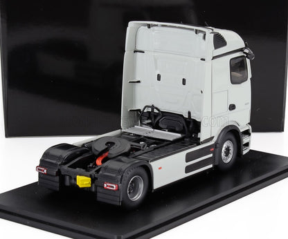 MERCEDES BENZ - E-ACTROS 600 TRACTOR DE DOS EJES 2025 - BLANCO Maqueta de coche en Vroomi
