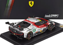 FERRARI - 296 LMGT3 V6 biturbo de 3,0 l del equipo Vista AF Corse n.º 21, 2.º puesto en la categoría LMGT3 de las 24 Horas de Le Mans 2025: Alessio Rovere, Simon Mann, François Heriau - Rojo plateado