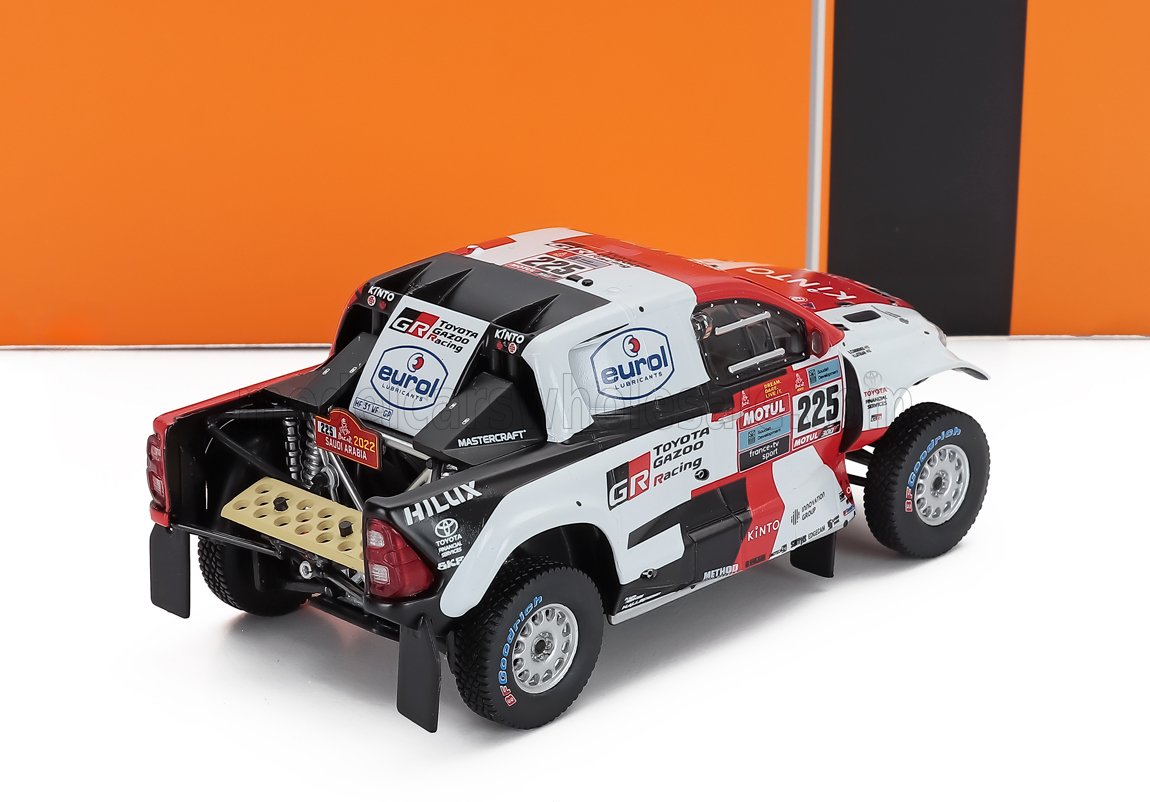 Voiture miniature Toyota Hilux Rallye avec livrée GR Racing, décalcomanies détaillées et pneus tout-terrain — Vroomi