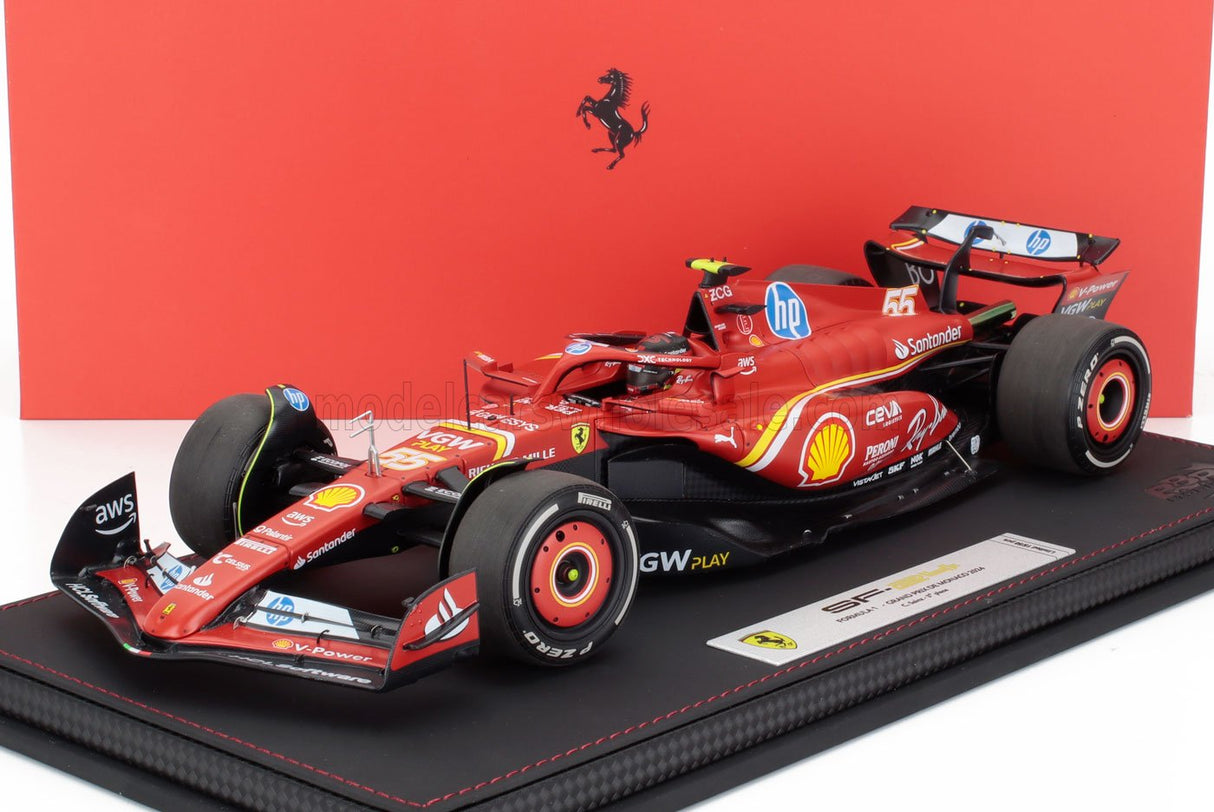 FERRARI | F1 SF-24 TEAM SCUDERIA FERRARI N 55 3. MONACO GP 2024 CARLOS SAINZ - CON VETRINA - MIT SCHAUKASTEN