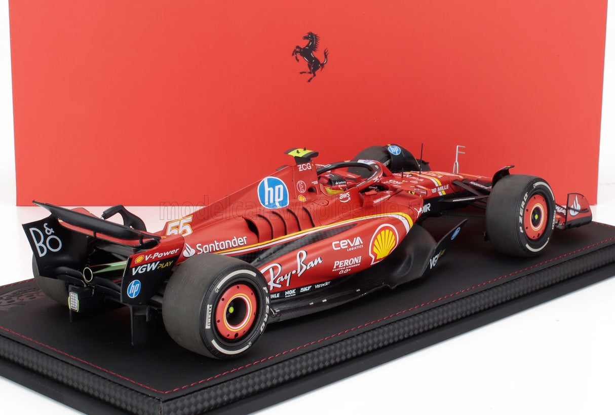 FERRARI | F1 SF-24 TEAM SCUDERIA FERRARI N 55 3. MONACO GP 2024 CARLOS SAINZ - CON VETRINA - MIT SCHAUKASTEN
