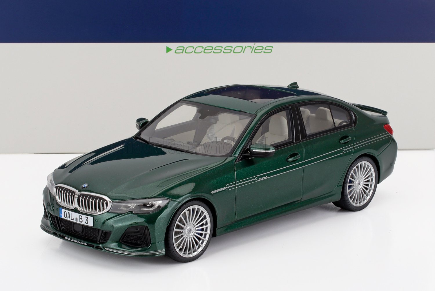 modellino BMW Alpina B3 verde modellino cerchi dettagliati e interni beige, disponibile su Vroomi.