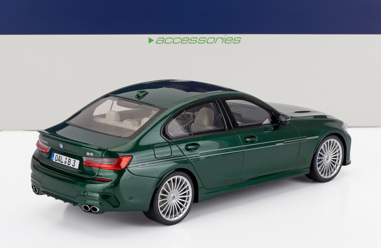modellino Green Alpina B3 1/18 modellino cerchi dettagliati e scarico quadruplo, disponibile su Vroomi.