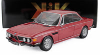Modellino in scala BMW 3.0 CSi E9 rosso di Vroomi, replica in metallo pressofuso con dettagli cromati e design classico
