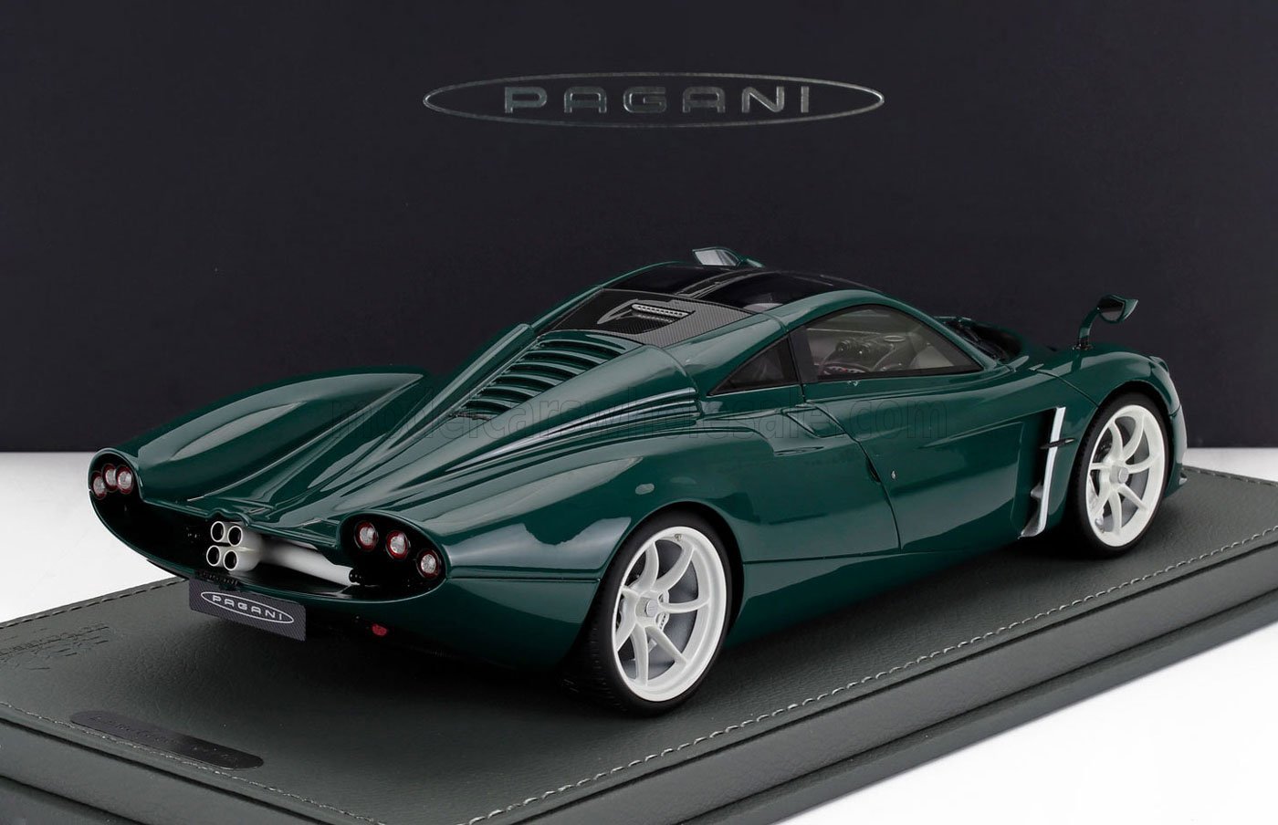 PAGANI - HUAYRA CODALUNGA 2022 - CON VETRINA - WITH SHOWCASE - BRITISH RACING GREEN
