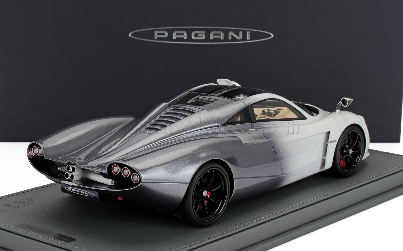 PAGANI - HUAYRA CODALUNGA 2022 - CON VETRINA - WITH SHOWCASE - BIANCO MALTA GRIGIO SILVERSTONE - WHITE GREY