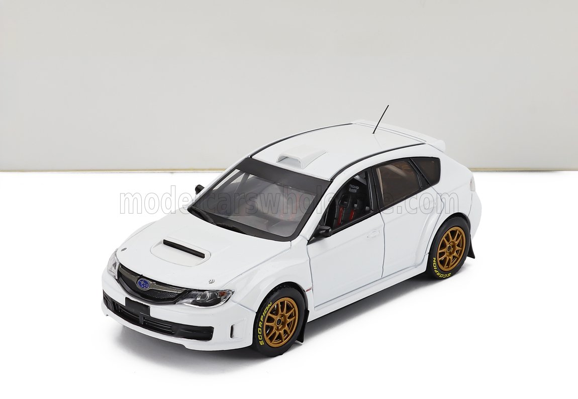 SUBARU - IMPREZA WRX STi N 0 RALLY SPEC 2011 - CON 2 JUEGOS DE LLANTAS Y NEUMÁTICOS - BLANCO. Maqueta de coche a escala en Vroomi