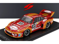 Modellino in scala dell'auto da corsa Porsche 935 a scacchi rossi e gialli con livrea Mecarillos e decalcomanie sponsor del team Le Mans 1978