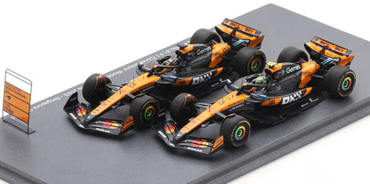 McLAREN - SET F1  CHAMPION BOARD WINNER CONSTRUCTOR SEASON 2025 2X MCL39 TEAM MCLAREN N 4 WORLD CHAMPION SEASON LANDO NORRIS + N 81 OSCAR PIASTRI - YELLOW GREEN BLACK
