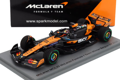 McLAREN - F1  MCL39 TEAM MCLAREN N 81 WINNER BELGIUM GP (WITH RAIN TIRES) 2025 OSCAR PIASTRI - ORANGE BLACK