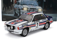 Rothmans Opel-rallymodelauto met gedetailleerde stickers, gepresenteerd door Vroomi voor verzamelaars.