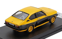 Modèle réduit de voiture coupé à l'échelle 1/18, jaune et noir, réplique détaillée, actuellement disponible en ligne.