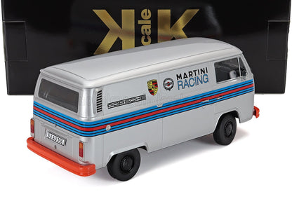 Modellino Porsche Martini Racing in scala 1/18, disponibile online su Vroomi.
