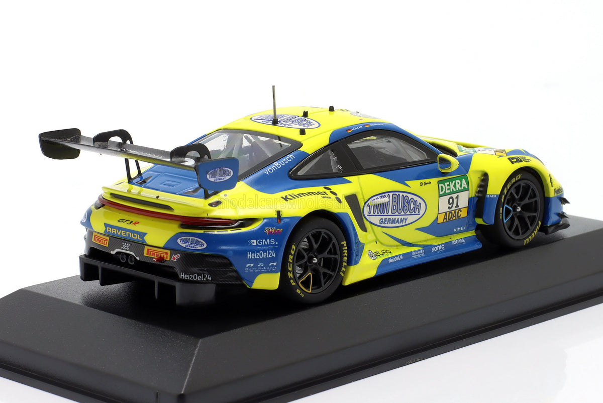 Voiture miniature Vroomi : réplique de course Porsche GT3 R jaune et bleue avec décalcomanies sponsors détaillées et aileron arrière